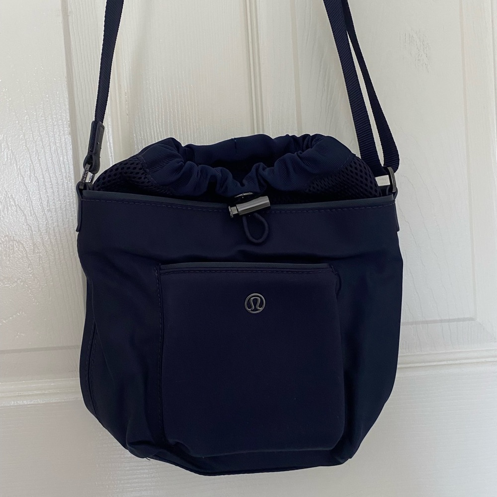 Lululemon cross body strap bag
